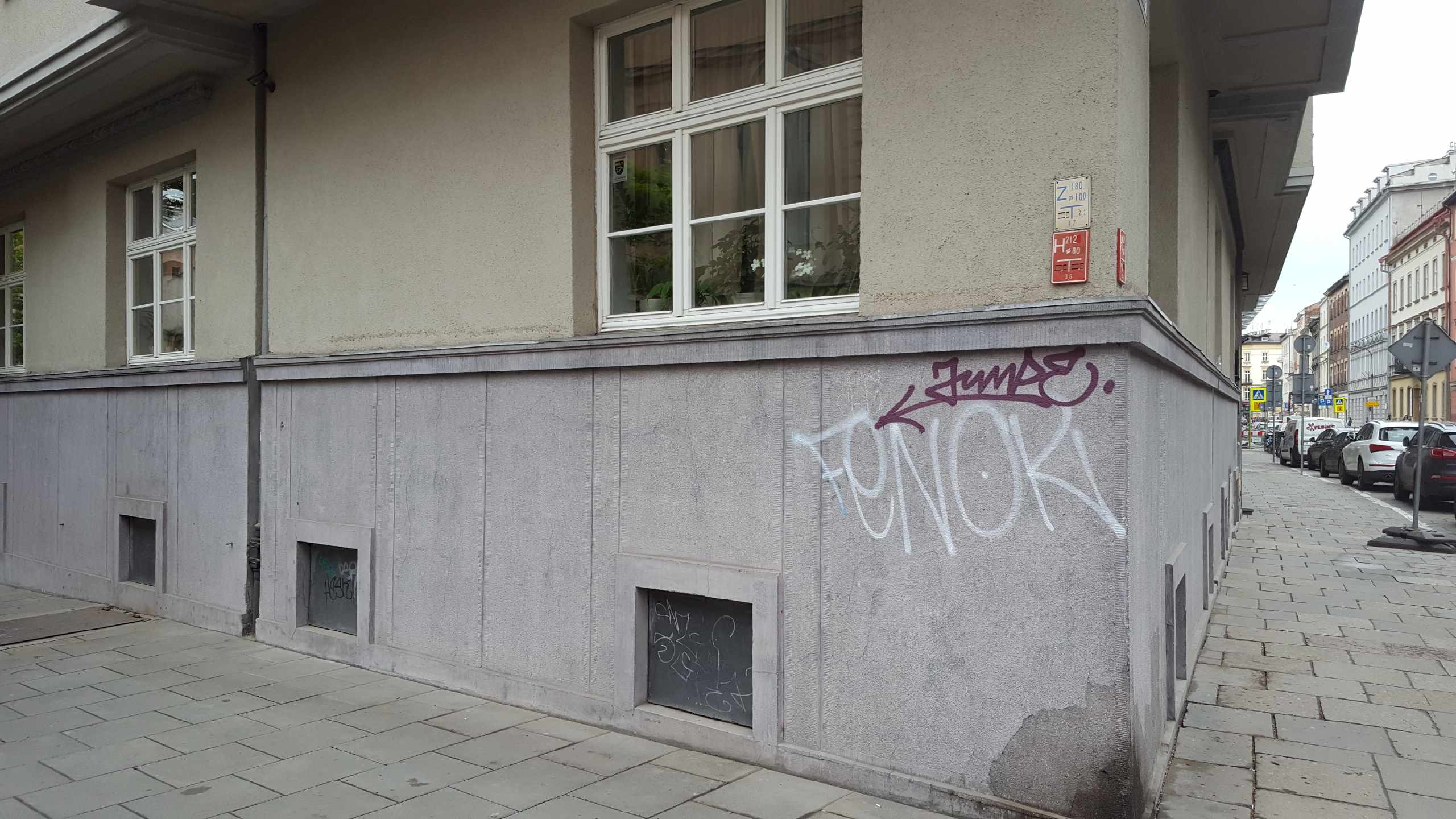 Zdjęcie przed zamalowaniem