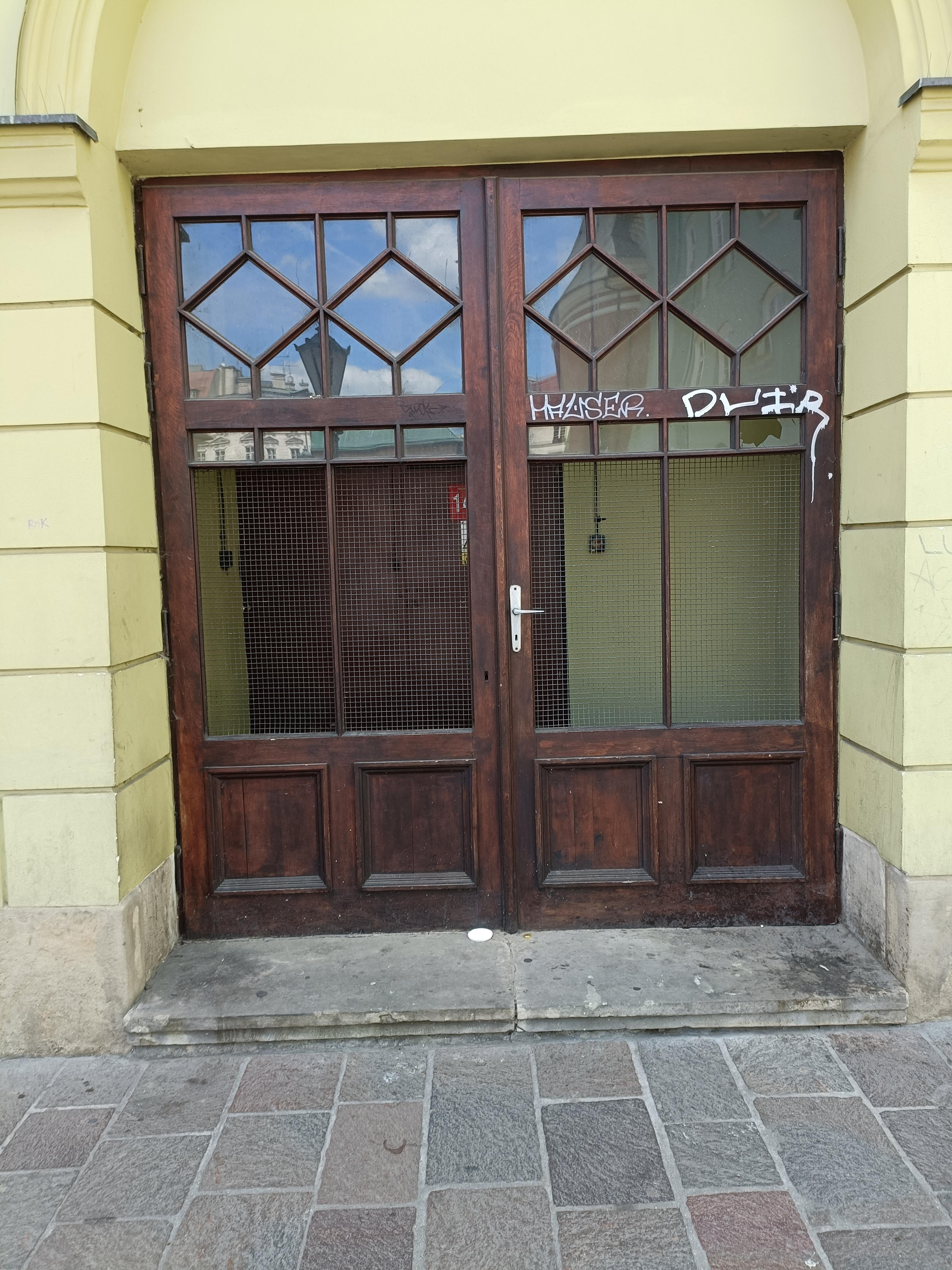 Zdjęcie przed zamalowaniem